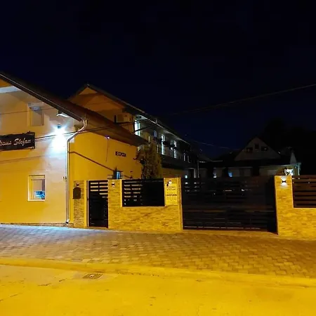 Stefan לינה וארוחת בוקר