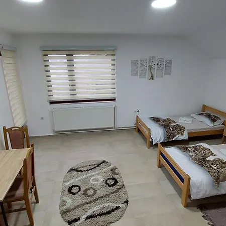 לינה וארוחת בוקר Stefan 3*