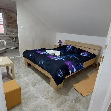 Stefan לינה וארוחת בוקר סובוטיקה