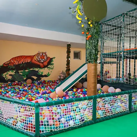 Stefan לינה וארוחת בוקר 3*