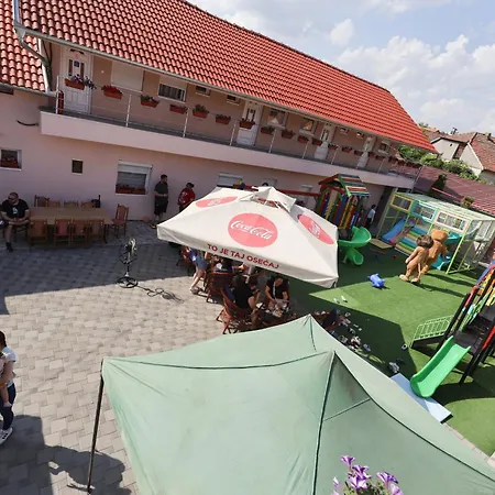 Stefan לינה וארוחת בוקר