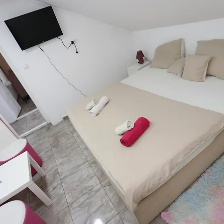 Stefan לינה וארוחת בוקר 3*