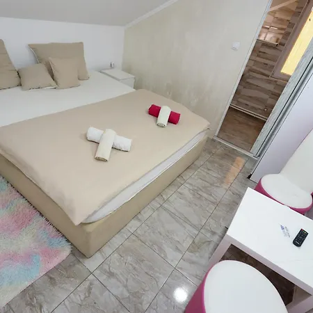 Stefan לינה וארוחת בוקר