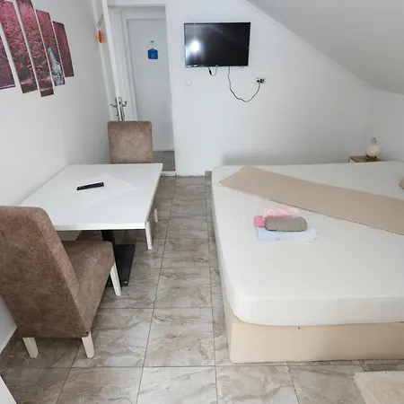 Stefan לינה וארוחת בוקר סובוטיקה