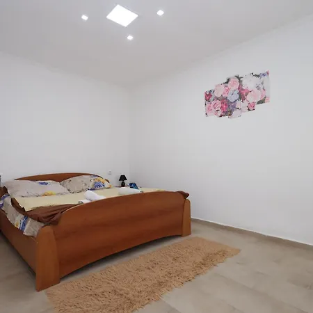 Stefan לינה וארוחת בוקר